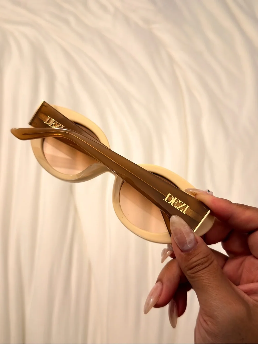 DEZI White Oval Sunglasses with Brown Gradient Lenses